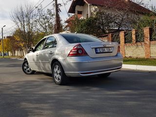 Ford Mondeo foto 2