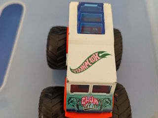 Hot Wheels Monster Trucks CHUM GET'n IT 1:64 foto 3