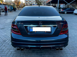 Mercedes C-Class foto 2