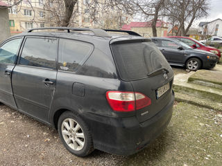 Toyota Avensis Verso foto 4