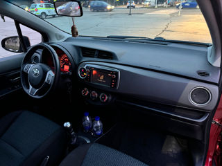 Toyota Yaris foto 8