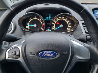 Ford Fiesta foto 9