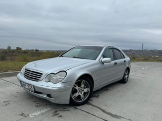 Mercedes C-Class foto 2