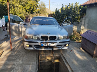 BMW 5 Series foto 1