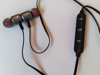 Garnitura bluetooth cu magneti. Sunet calitativ cu bas bun - 150 lei. foto 3