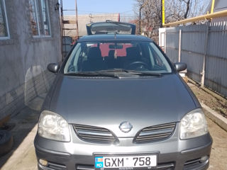 Nissan Almera Tino