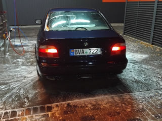 BMW 5 Series foto 3