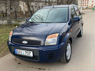 Ford Fusion foto 1