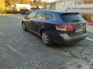 Toyota Avensis foto 1