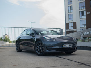 Tesla Model 3 foto 1