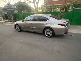 Lexus ES Series