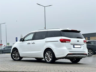 KIA Carnival foto 2