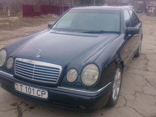 Mercedes E Class foto 2