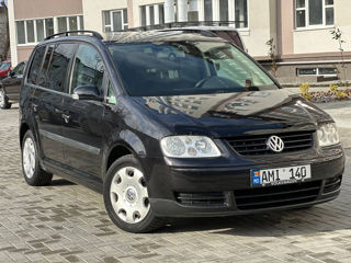 Volkswagen Touran foto 2