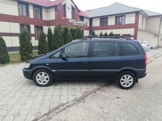 Opel Zafira foto 2