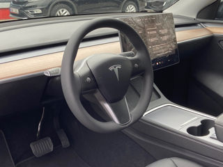 Tesla Model Y foto 8