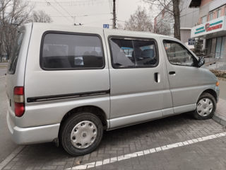 Toyota Hiace foto 4