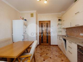 Apartament cu 2 camere, 80 m², Botanica, Chișinău foto 3