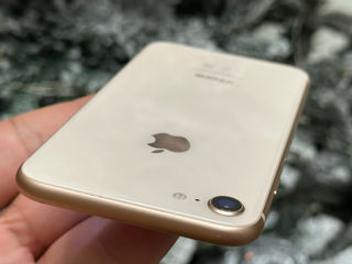 iPhone 8  64 GB foto 8