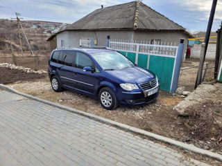 Volkswagen Touran foto 2