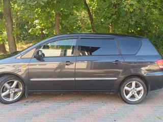 Toyota Avensis Verso foto 1