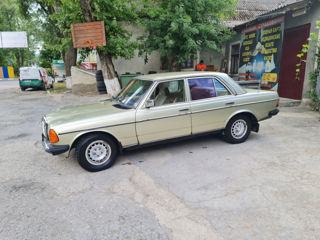 Mercedes Series (W123) foto 7