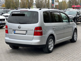 Volkswagen Touran foto 3