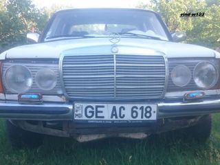 Mercedes Series (W123) foto 1