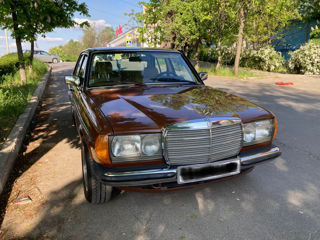 Mercedes Series (W123)