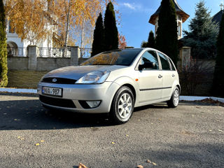 Ford Fiesta foto 2