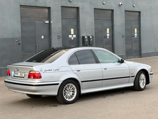 BMW 5 Series foto 4