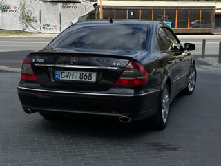 Mercedes E-Class foto 2