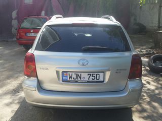 Toyota Avensis foto 2