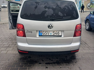 Volkswagen Touran foto 2