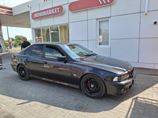 BMW 5 Series foto 2