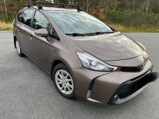 Toyota Prius v foto 3