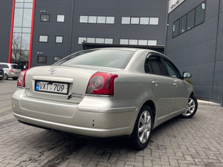 Toyota Avensis foto 4