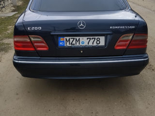 Mercedes E-Class foto 8