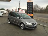 Volkswagen Touran foto 2