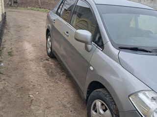 Nissan Tiida foto 7