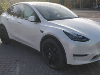 Tesla Model Y foto 3