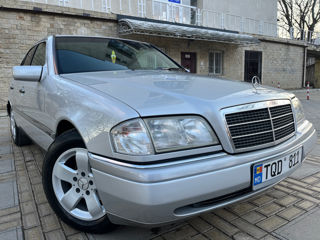 Mercedes C-Class foto 3