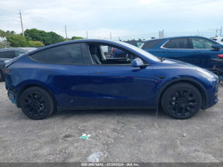 Tesla Model Y foto 12