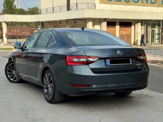 Skoda Superb foto 3