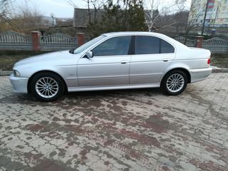 BMW 5 Series foto 1