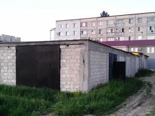 Vand 2 garaje alaturate in Ialoveni, str. Petre Stefanuca