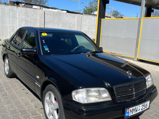 Mercedes C-Class foto 0