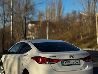 Hyundai Elantra foto 4