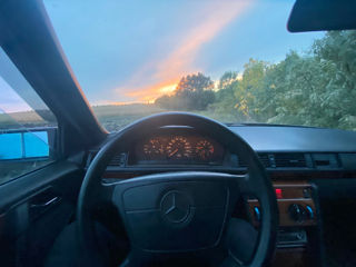 Mercedes E-Class foto 2