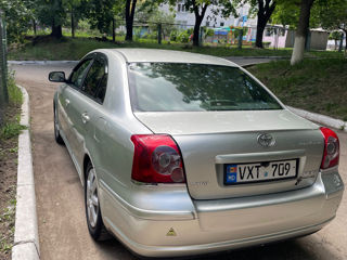 Toyota Avensis foto 4